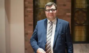 Zbigniew Stonoga: kontrowersyjny przedsiębiorca, polityk i charytatywny aktywista