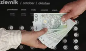 Czy mąż może przelać żonie pieniądze bez podatku? Sprawdź zasady.