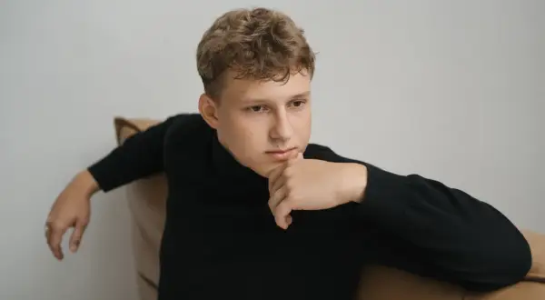 Kim jest Oskar Wojciechowski? Fascynująca biografia młodego aktora i przedsiębiorcy