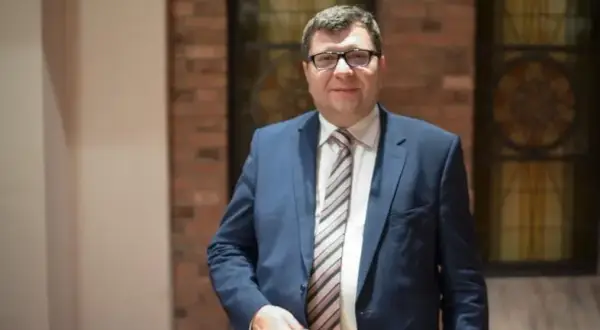 Zbigniew Stonoga: kontrowersyjny przedsiębiorca, polityk i charytatywny aktywista