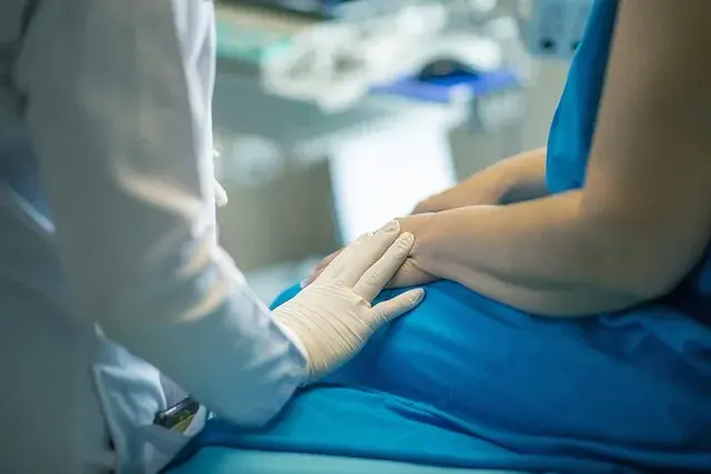 Ile ma lat lekarz rezydent? Zaskakujące fakty o wieku rezydentów