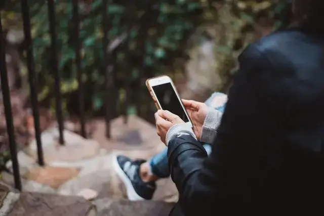 Zdjęcie Jak śledzić telefon żony i uniknąć prawnych problemów z tym związanych